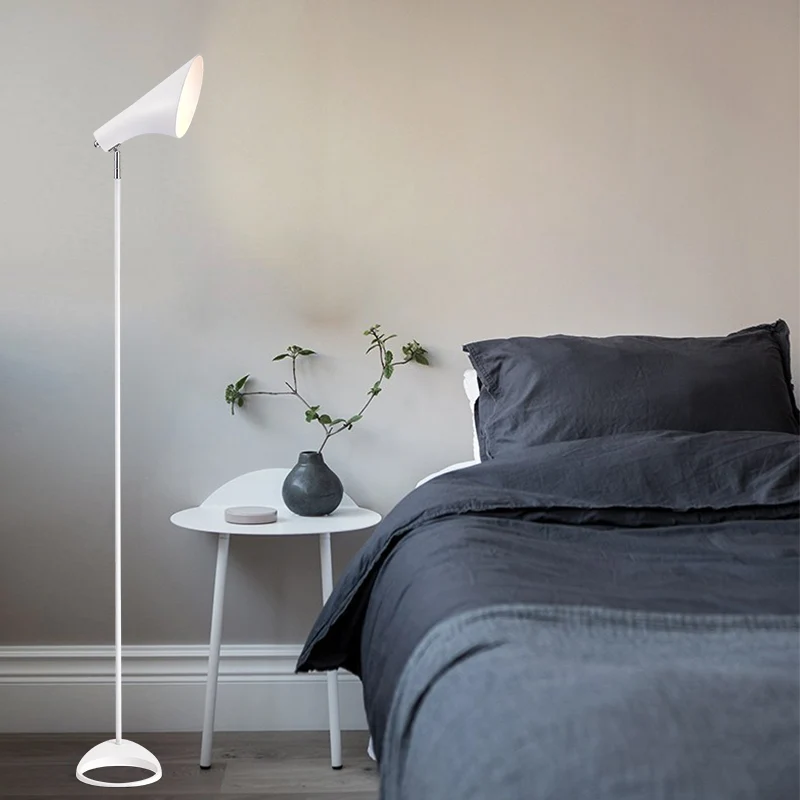 Lampadaire de lecture évasé nordique, lampadaire simple en métal avec Joint pivotant pour salon Clearhalo