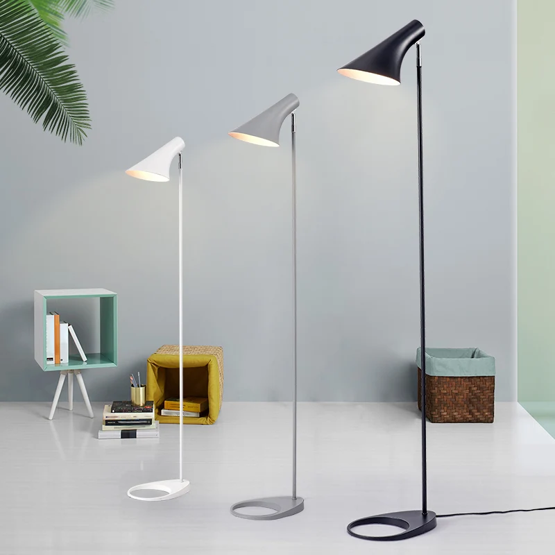 Lampadaire de lecture évasé nordique, lampadaire simple en métal avec Joint pivotant pour salon Clearhalo