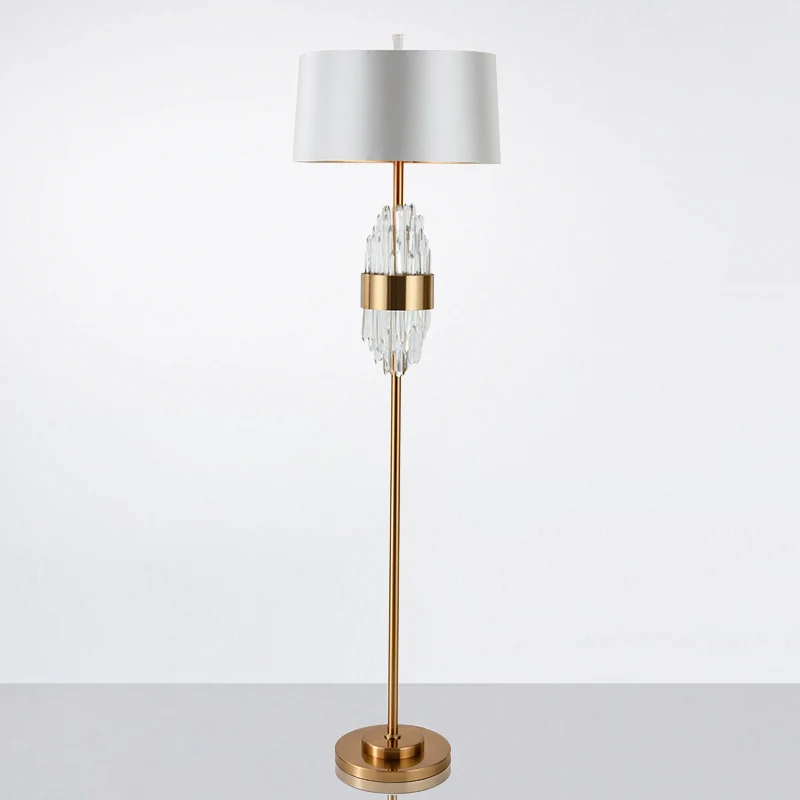 Lampadaire moderne en tissu finition laiton avec abat-jour en forme de baril à 1 tête avec base en métal Clearhalo