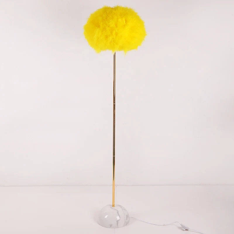 Lampadaire Sphère de Plumes Tissé à la Main Lampe sur Pied Nordique à 1 Tête Jaune avec Base en Céramique Clearhalo