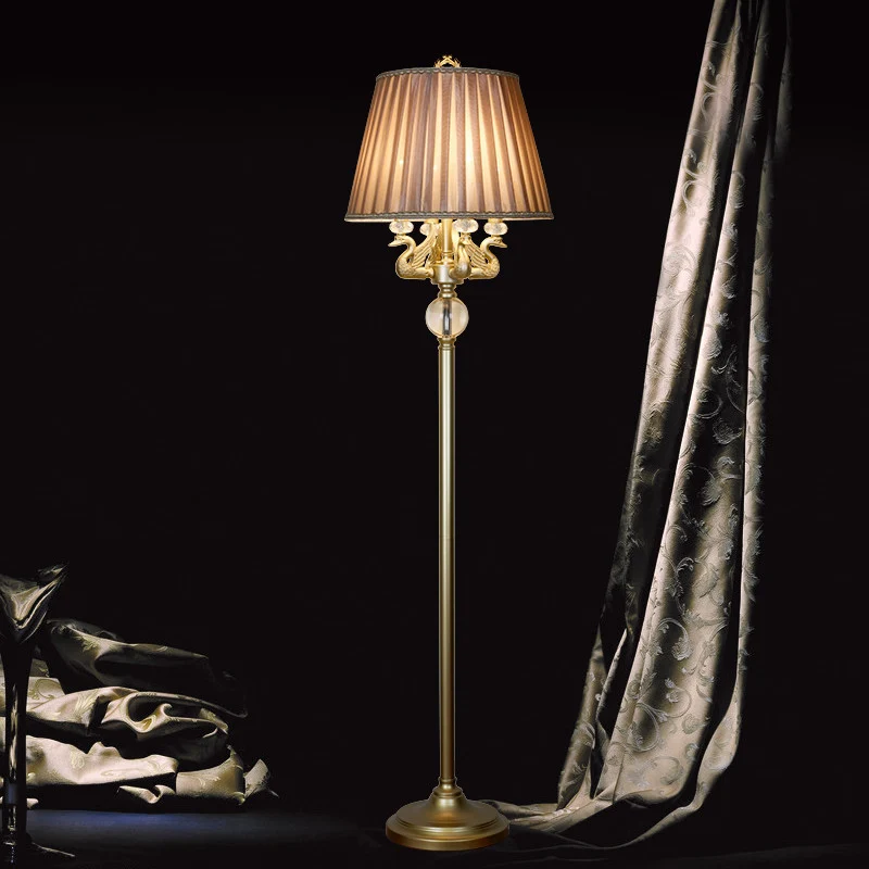 Lampadaire traditionnel en métal bronze à 4 têtes avec motif cygne et abat-jour en tissu plissé Clearhalo