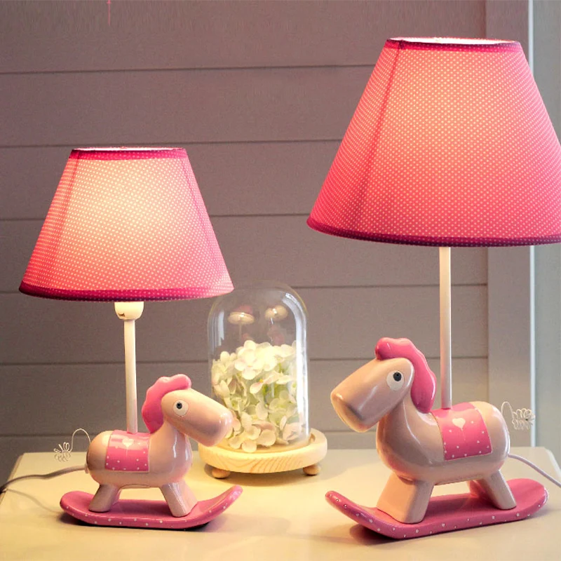 Lampe de bureau cheval à bascule pour enfant, avec abat-jour en tissu, 1 lumière en métal, lampe de bureau pour enfants Cl...