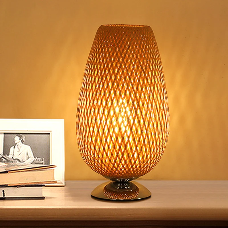 Lampe de bureau japonaise torsadée à la main en bambou, 1 ampoule, petite lampe de bureau en beige pour le salon Clearhalo