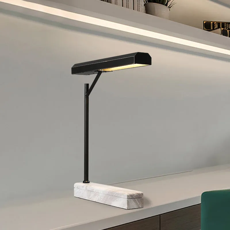 Lampe de bureau à ombrage en métal Lampe de table de nuit LED moderniste en noir avec base en marbre Clearhalo