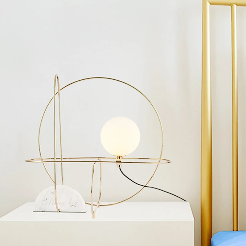 Lampe de bureau ronde en métal, lampe de table de nuit moderne à 1 tête dorée avec abat-jour en verre blanc Clearhalo