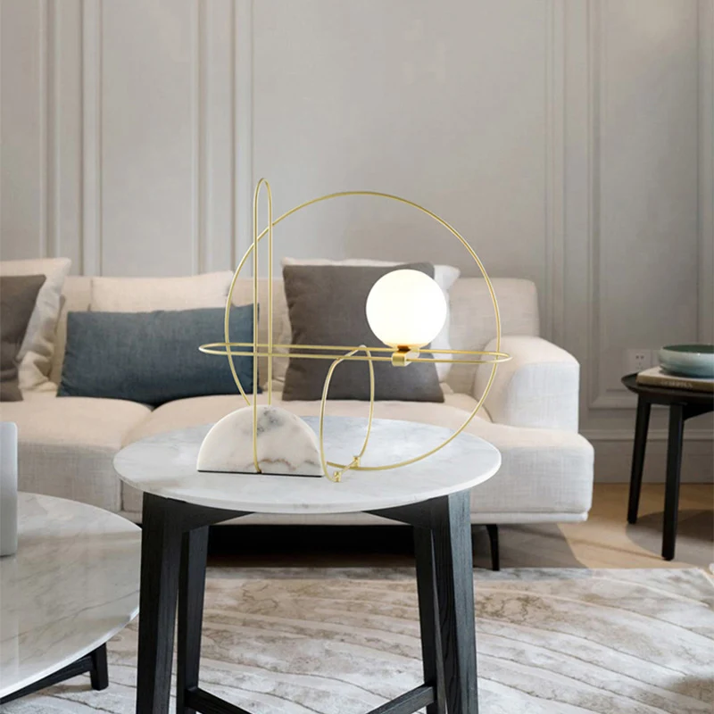 Lampe de bureau ronde en métal, lampe de table de nuit moderne à 1 tête dorée avec abat-jour en verre blanc Clearhalo