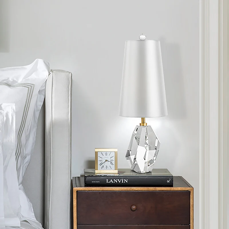 Lampe de bureau en tissu géométrique Simplicity Lampe de table de nuit à 1 tête en cristal biseauté en blanc Clearhalo