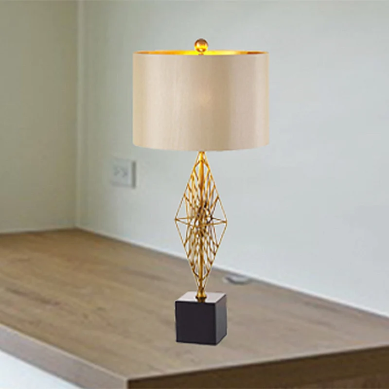 Lampe d'étude à tambour traditionnelle, éclairage de travail en tissu à 1 lumière en or pour chambre à coucher avec base g...