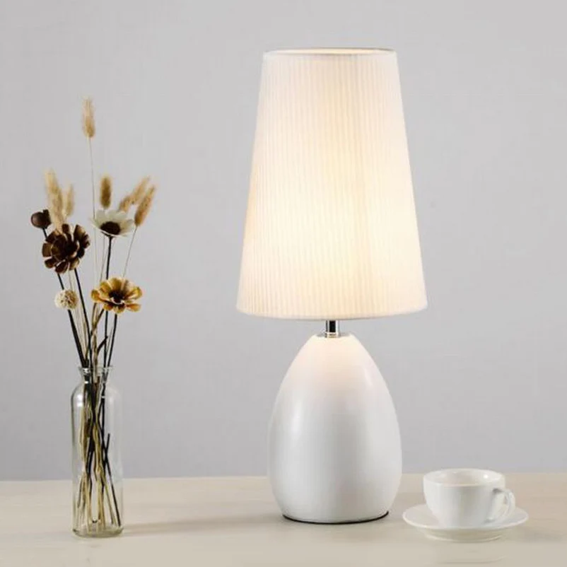 Lampe de lecture conique en tissu moderniste, 1 lumière, lampe de bureau en blanc/noir pour chambre à coucher Clearhalo