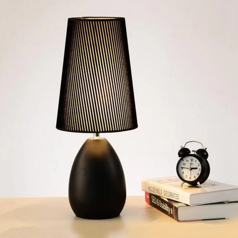 Lampe de lecture conique en tissu moderniste, 1 lumière, lampe de bureau en blanc/noir pour chambre à coucher Clearhalo