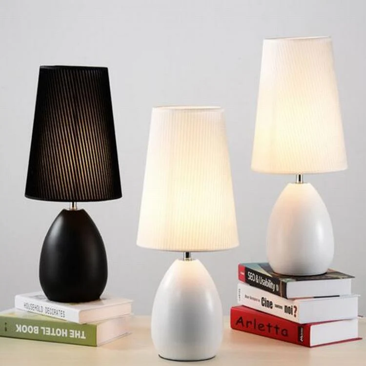 Lampe de lecture conique en tissu moderniste, 1 lumière, lampe de bureau en blanc/noir pour chambre à coucher Clearhalo
