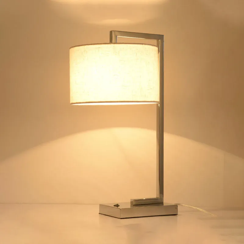 Lampe de lecture cylindrique à LED, éclairage de travail en tissu moderniste en beige avec base en métal Clearhalo