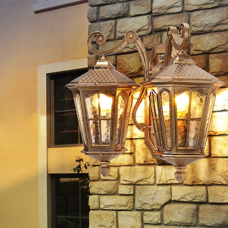 Lampe murale Lodge Lantern à 2 ampoules en verre d'eau transparent, bronze Clearhalo