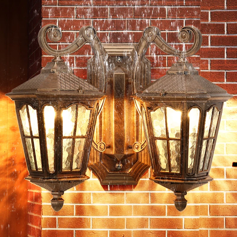 Lampe murale Lodge Lantern à 2 ampoules en verre d'eau transparent, bronze Clearhalo