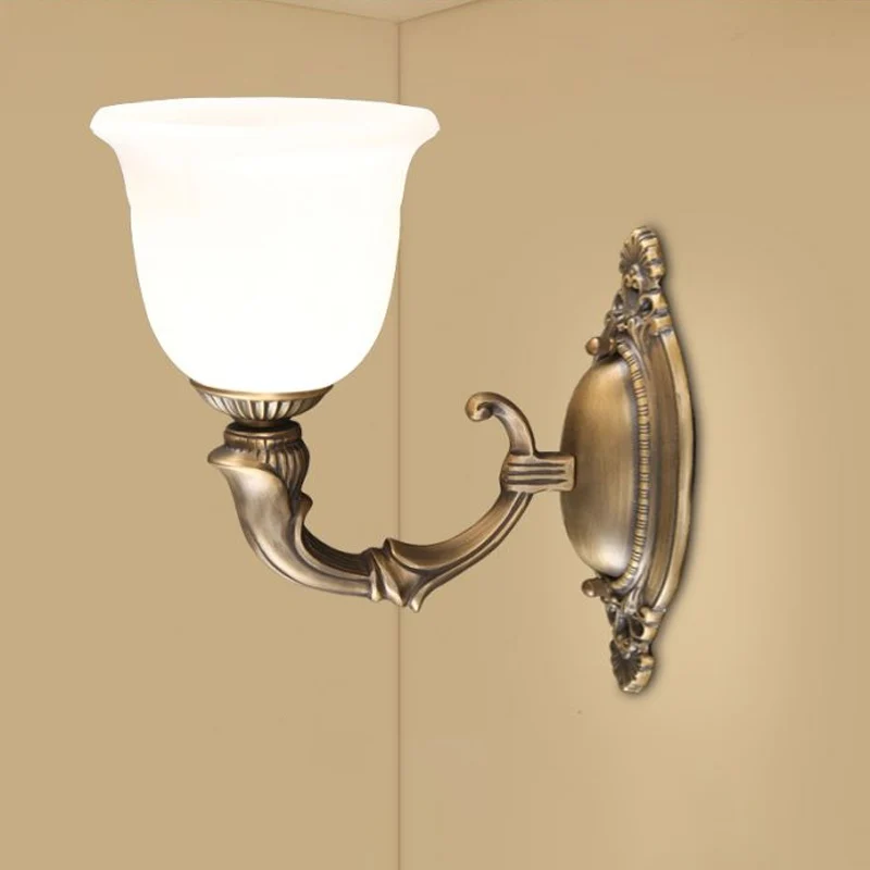Lampe murale rétro cloche à 1 ampoule en verre ivoire, luminaire en Bronze pour allée Clearhalo