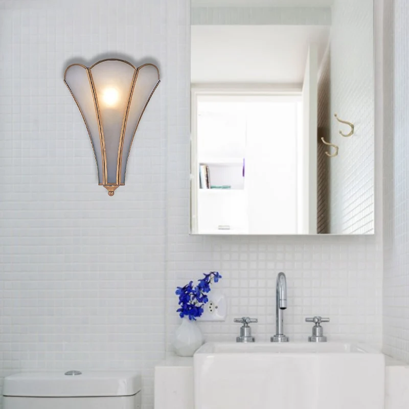 Lampe murale en verre dépoli pétale, classique, 1 ampoule, finition dorée, luminaire Clearhalo
