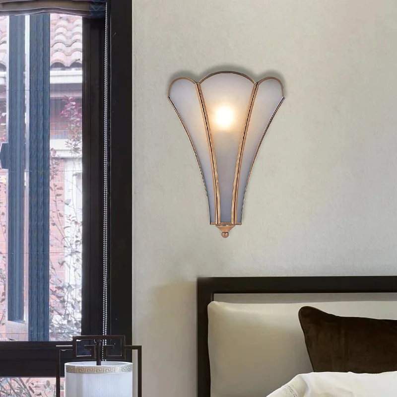 Lampe murale en verre dépoli pétale, classique, 1 ampoule, finition dorée, luminaire Clearhalo