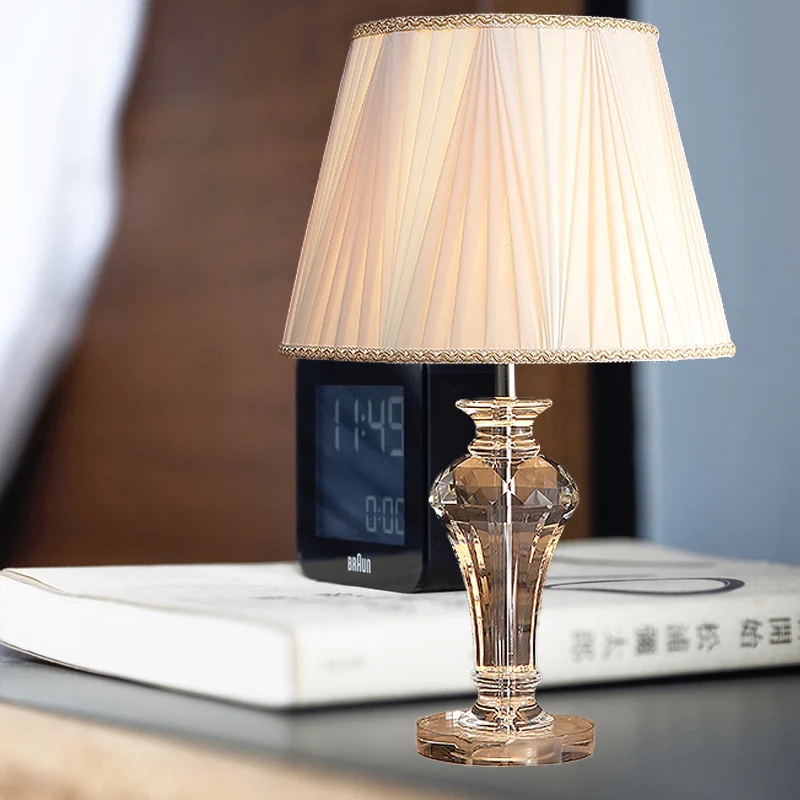 Lampe de nuit blanche en tissu froncé, abat-jour conique, éclairage de Table Simple avec Vase, Base en cristal transparent...