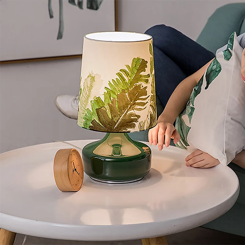 Lampe de nuit nordique en forme de baril, lampe de Table à tête unique en tissu pour chambre à coucher avec motif de feuil...