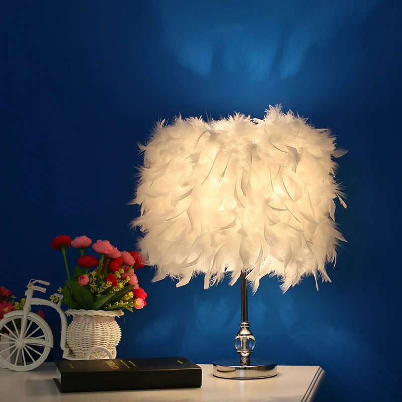 Lampe de nuit Simplicity Drum Feather, éclairage de table de chambre à coucher à 1 lumière en rose/rouge/jaune avec décor...