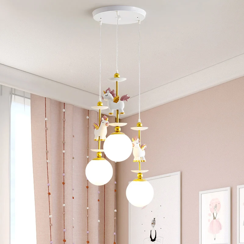 Lampe à pendule licorne blanche à 3 lumières, luminaire décoratif d'intérieur, idéal pour une chambre à coucher, avec abat...