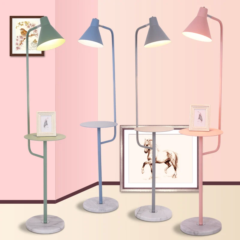 Lampe sur pied rotative en forme d'entonnoir à 1 ampoule Macaron avec abat-jour en métal Clearhalo
