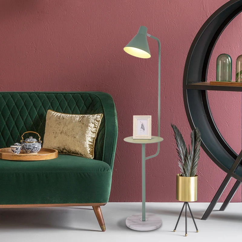 Lampe sur pied rotative en forme d'entonnoir à 1 ampoule Macaron avec abat-jour en métal Clearhalo