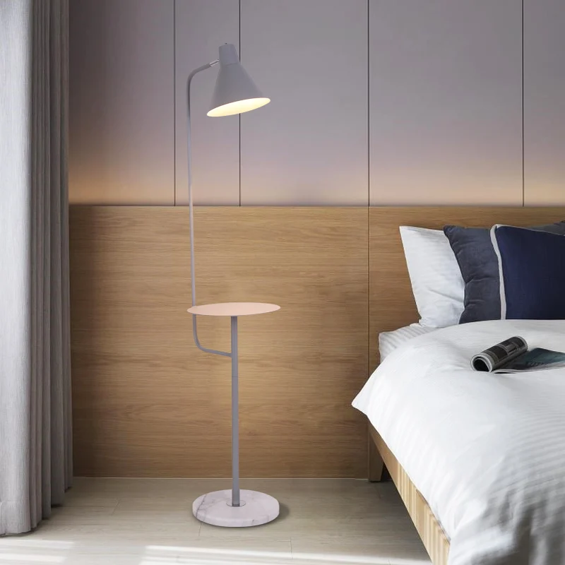 Lampe sur pied rotative en forme d'entonnoir à 1 ampoule Macaron avec abat-jour en métal Clearhalo