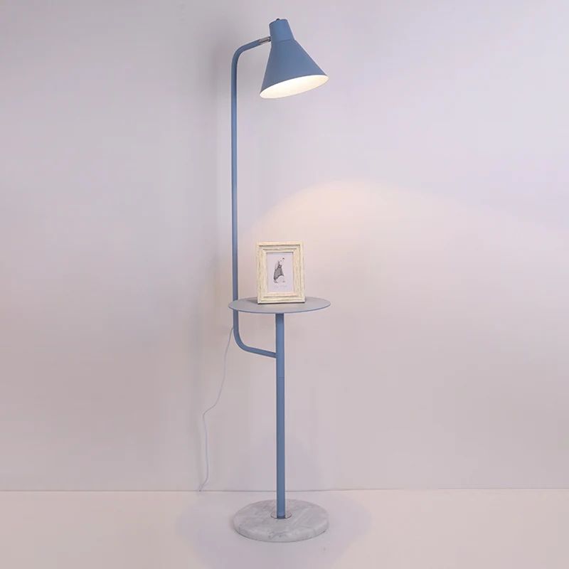Lampe sur pied rotative en forme d'entonnoir à 1 ampoule Macaron avec abat-jour en métal Clearhalo