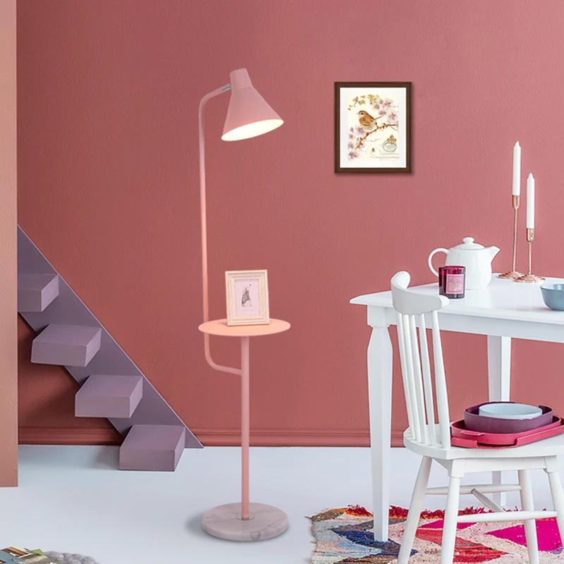 Lampe sur pied rotative en forme d'entonnoir à 1 ampoule Macaron avec abat-jour en métal Clearhalo