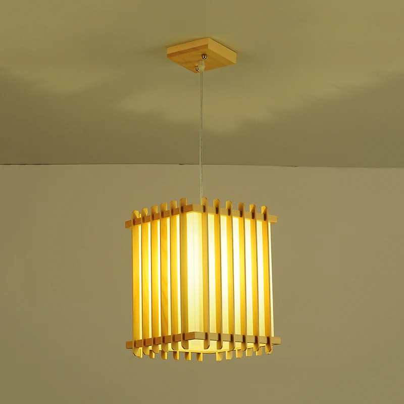 Lampe suspendue asiatique à 1 ampoule, plafonnier à cage rectangulaire en bois beige au-dessus de la table Clearhalo