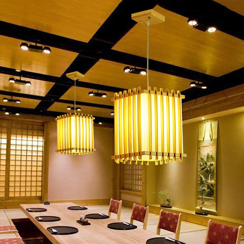 Lampe suspendue asiatique à 1 ampoule, plafonnier à cage rectangulaire en bois beige au-dessus de la table Clearhalo