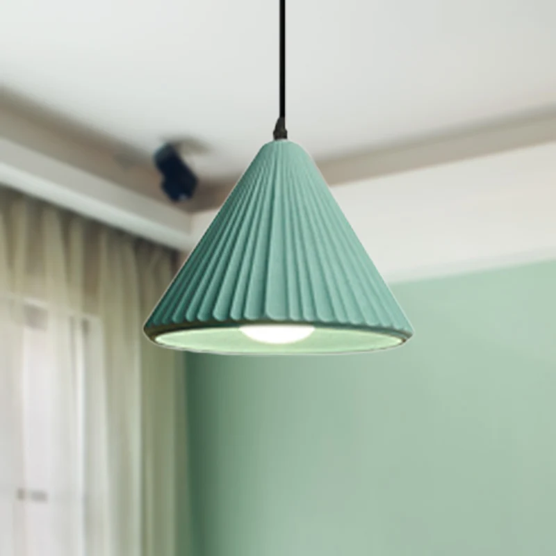 Lampe suspendue à cône cannelé à une lumière, plafond moderne en ciment pour bureau et cuisine Clearhalo