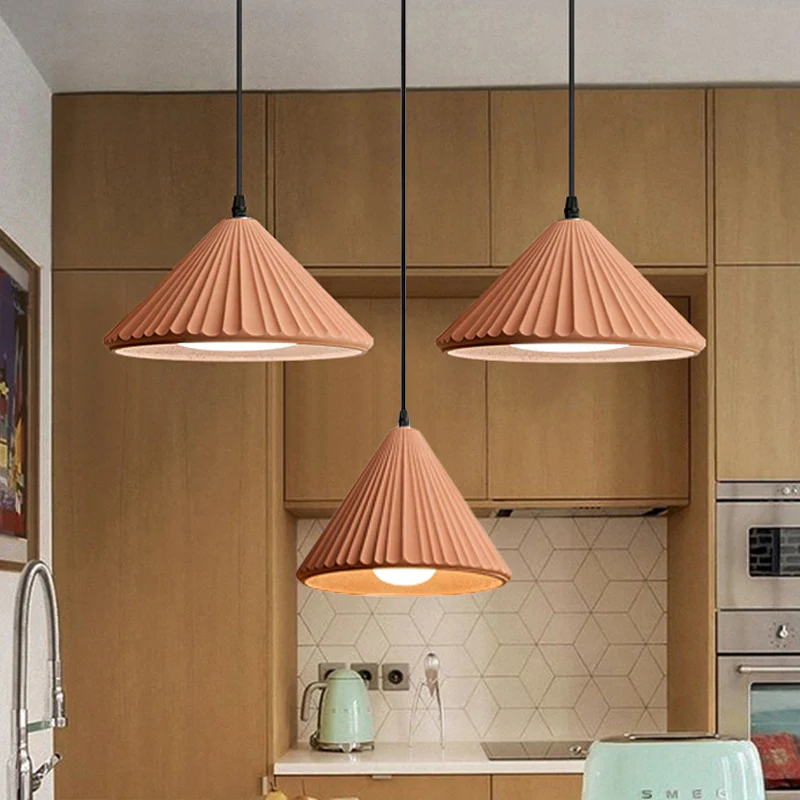 Lampe suspendue à cône cannelé à une lumière, plafond moderne en ciment pour bureau et cuisine Clearhalo