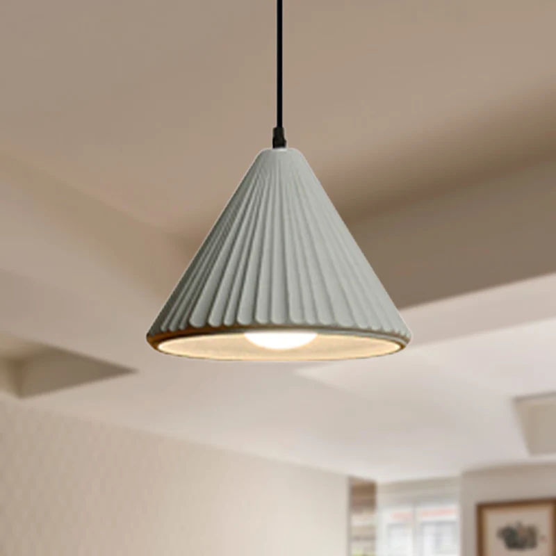 Lampe suspendue à cône cannelé à une lumière, plafond moderne en ciment pour bureau et cuisine Clearhalo