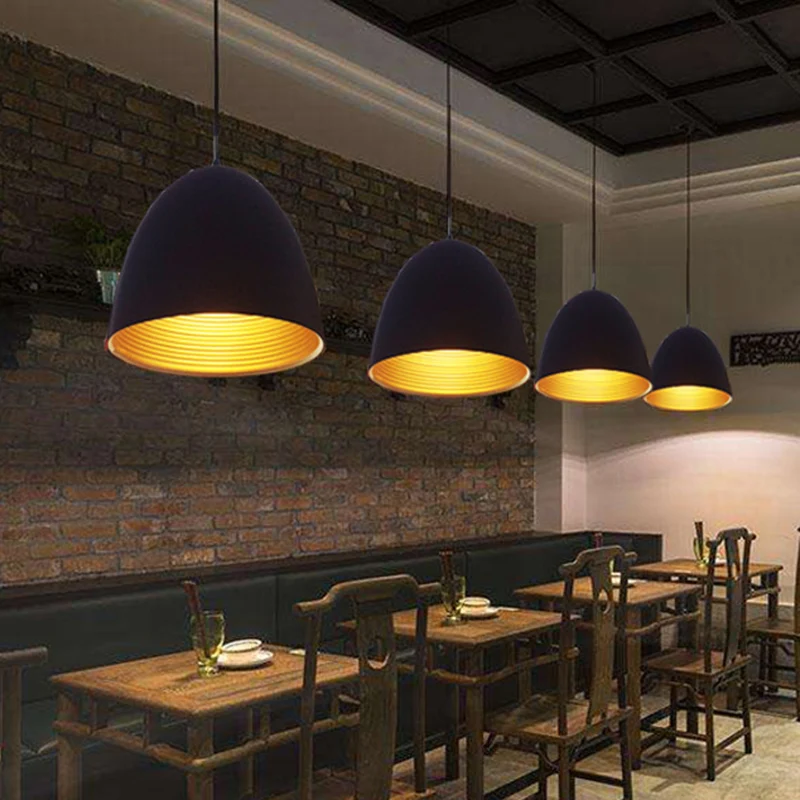 Lampe suspendue en forme de dôme en métal minimaliste, Kit de lampe suspendue noire à 1 lumière pour restaurant Clearhalo