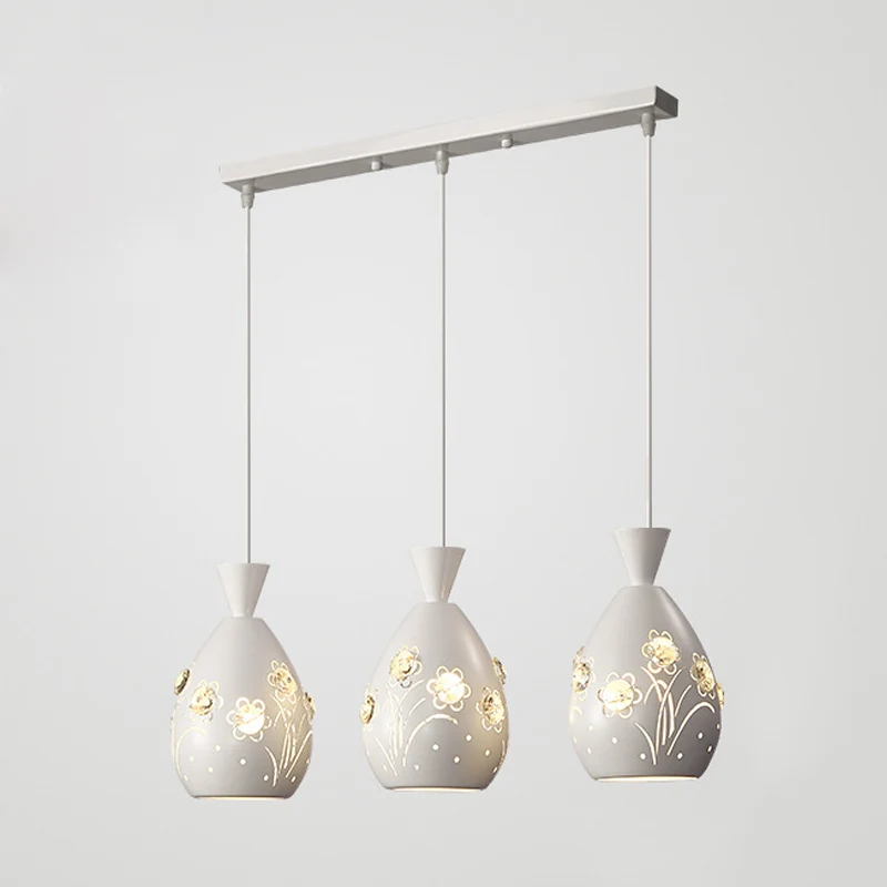 Lampe suspendue multiple à cône blanc, lampe à pendule moderne à 3 lumières en fer avec motif floral découpé au laser Clea...
