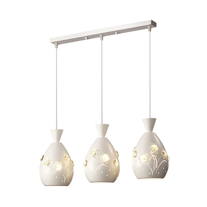 Lampe suspendue multiple à cône blanc, lampe à pendule moderne à 3 lumières en fer avec motif floral découpé au laser Clea...