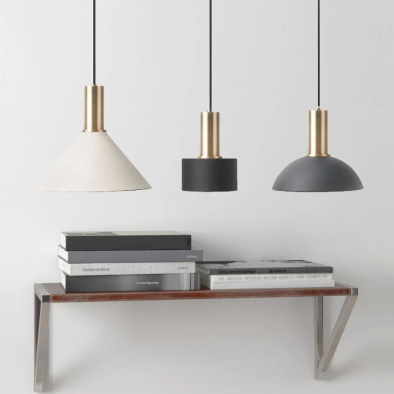 Lampe suspendue nordique à 1 ampoule, noire et dorée, ronde/cône/cylindre, pendentif goutte avec abat-jour en fer pour cui...