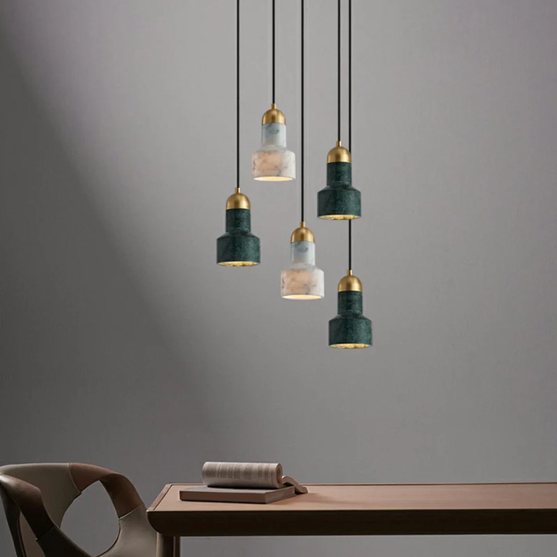 Lampe suspendue post-moderne à une ampoule en marbre, éclairage vers le bas, au-dessus de la table Clearhalo