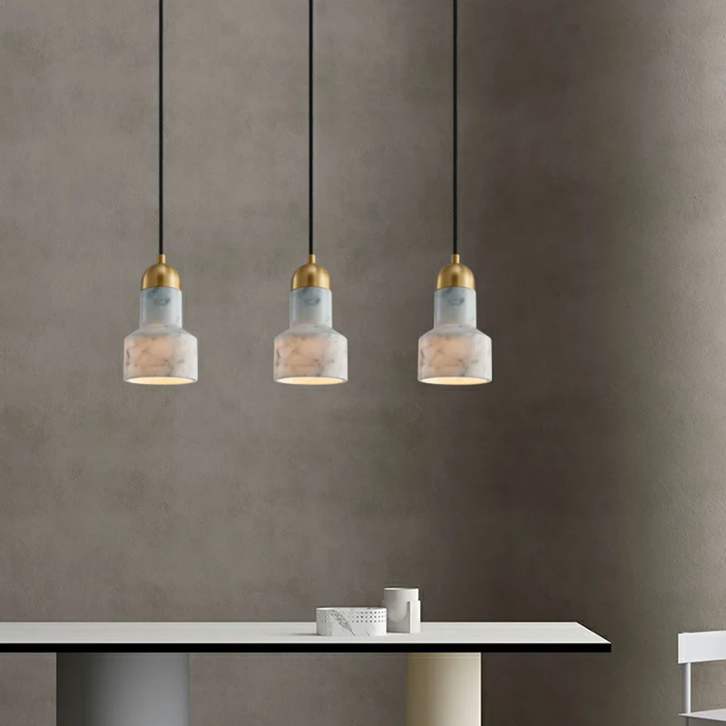 Lampe suspendue post-moderne à une ampoule en marbre, éclairage vers le bas, au-dessus de la table Clearhalo