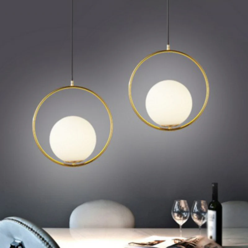 Lampe suspendue sphérique en verre blanc, suspension post-moderne à 1 tête avec anneau en métal en laiton Clearhalo