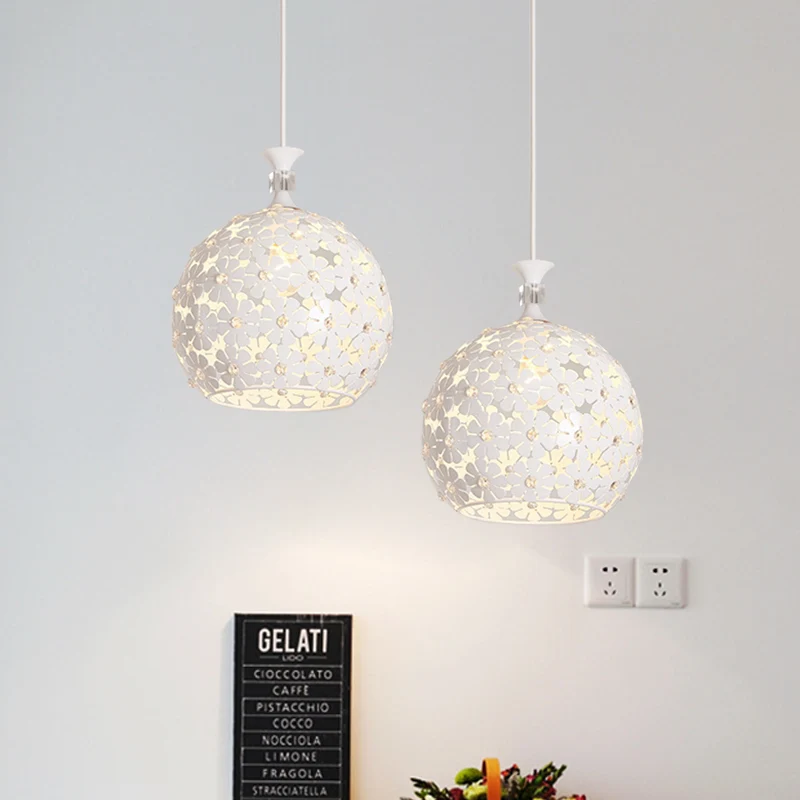 Lampe à suspension en forme de goutte de fleur blanche, lampe à suspension moderne en fer à 1 ampoule avec design globe Cl...