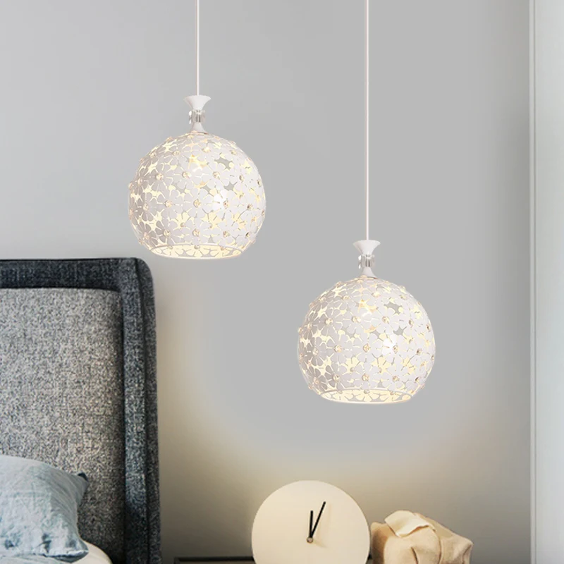 Lampe à suspension en forme de goutte de fleur blanche, lampe à suspension moderne en fer à 1 ampoule avec design globe Cl...
