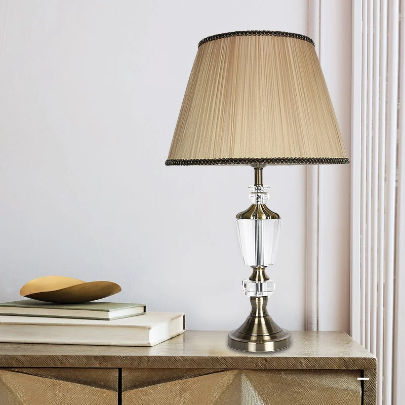 Lampe de table à abat-jour en tissu, moderniste, 1 tête, petite lampe de bureau beige pour chevet Clearhalo