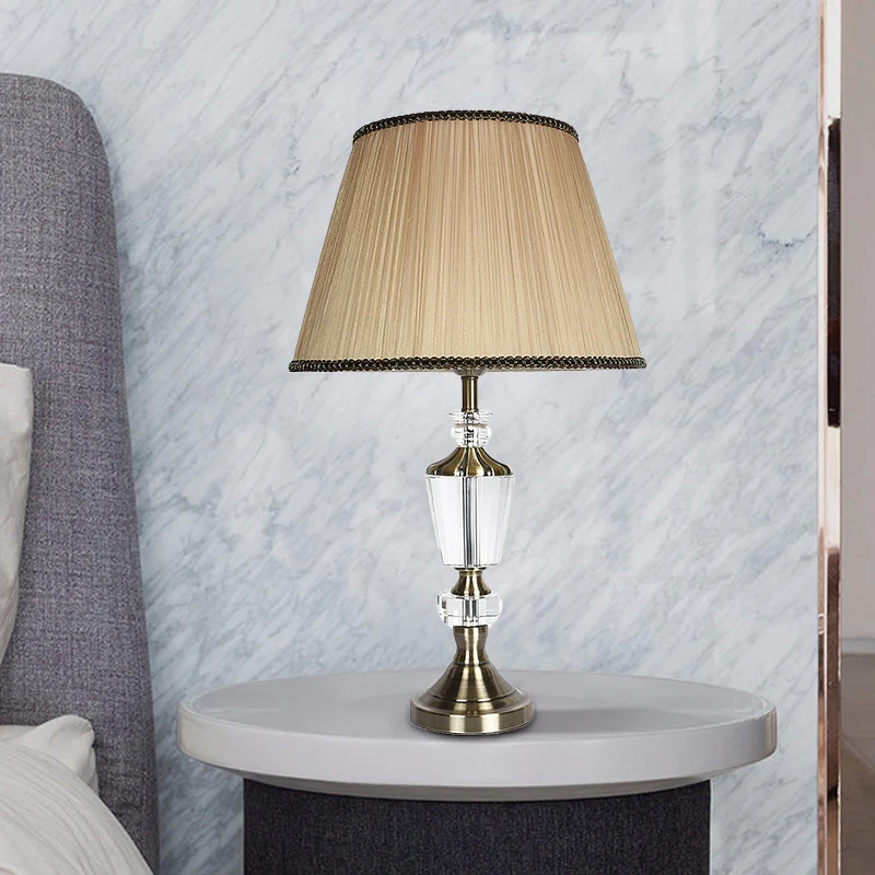 Lampe de table à abat-jour en tissu, moderniste, 1 tête, petite lampe de bureau beige pour chevet Clearhalo