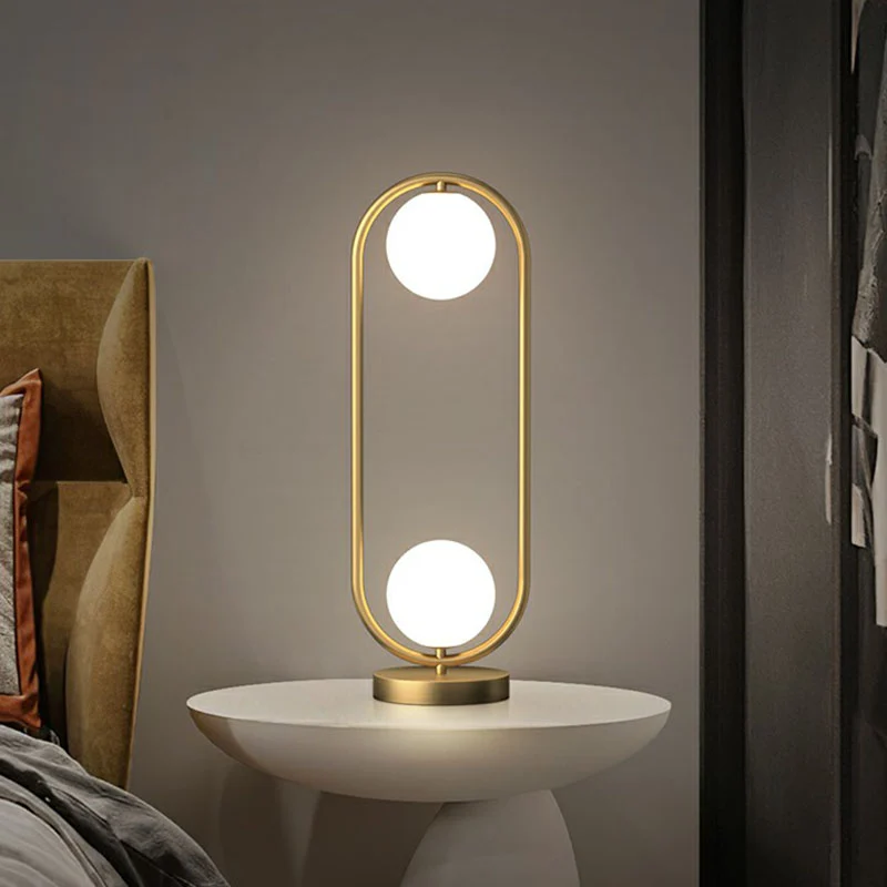 Lampe de table de chevet à 2 ampoules, finition dorée simple, avec abat-jour en verre crème et cadre ovale Clearhalo