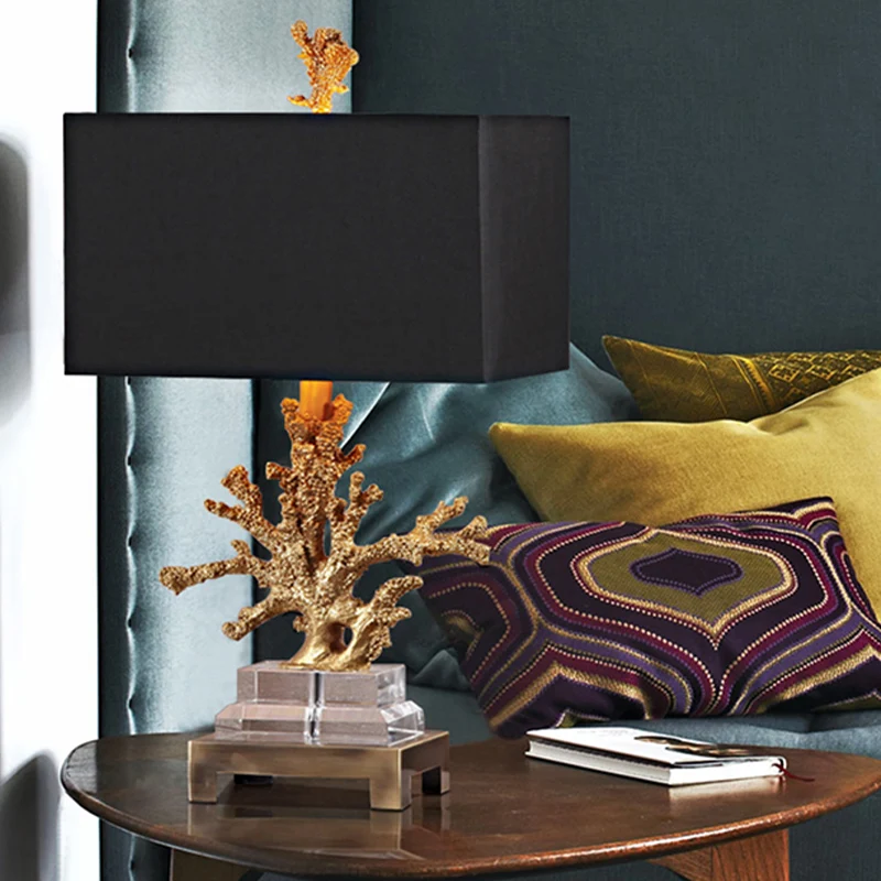 Lampe de table de chevet cuboïde en tissu traditionnel, veilleuse noire/blanche à 1 lumière avec socle en corail Clearhalo