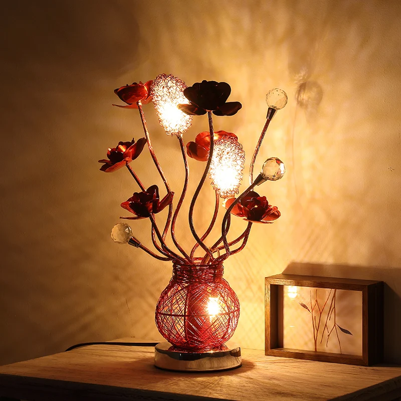 Lampe de Table de chevet à fleurs LED rouge, éclairage de Table décoratif en métal avec branche d'aile avec Base de pot Cl...