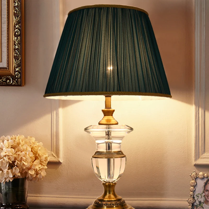 Lampe de table de chevet en forme de pot à 1 tête, lampe de lecture moderniste en cristal découpé à la main en noir Clearhalo